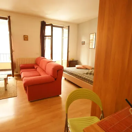 Apartment Santa Marta In The Centre Intra